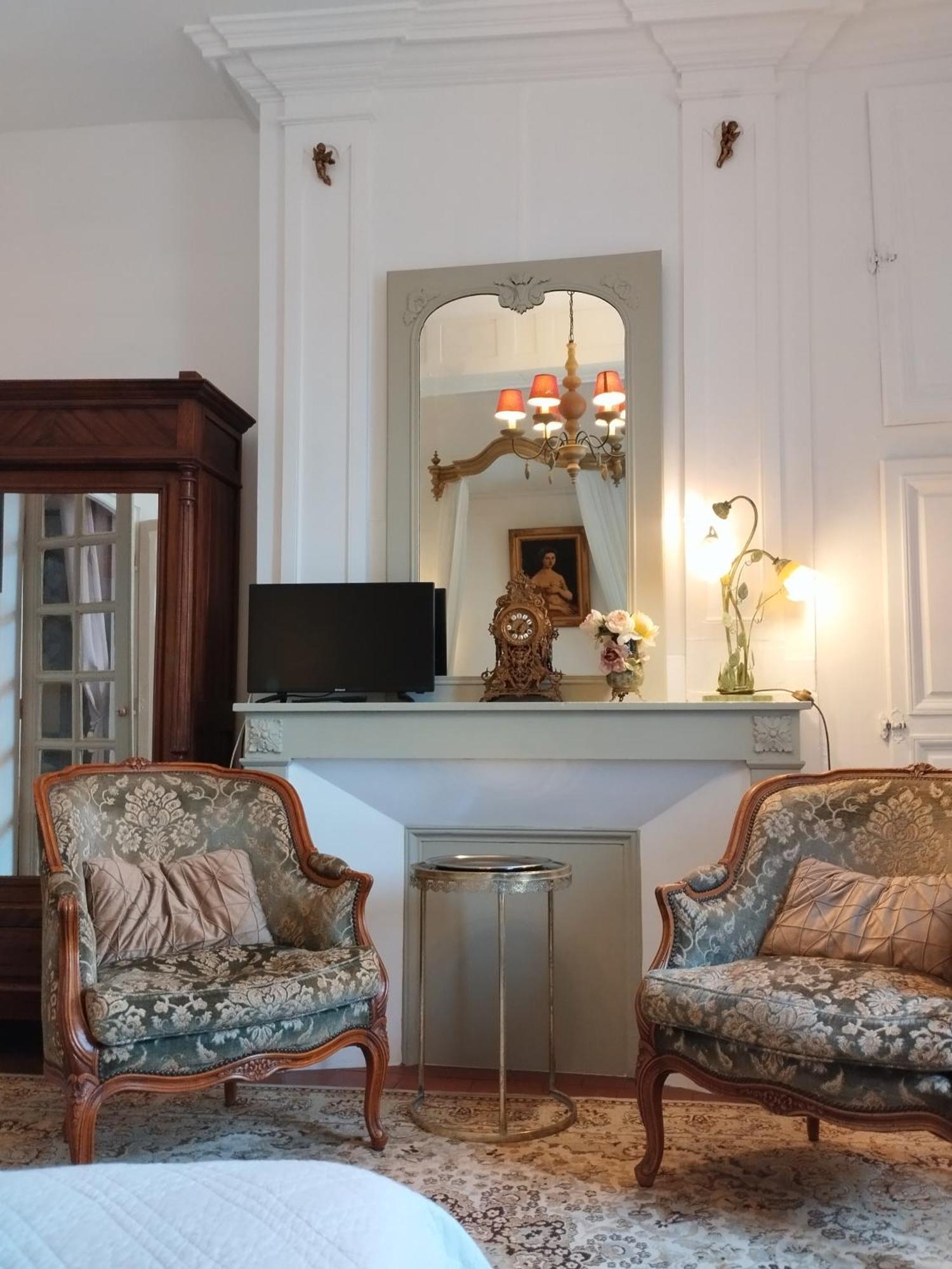 Le Logis De Saint Cyr Aparthotel Issoudun Exterior photo